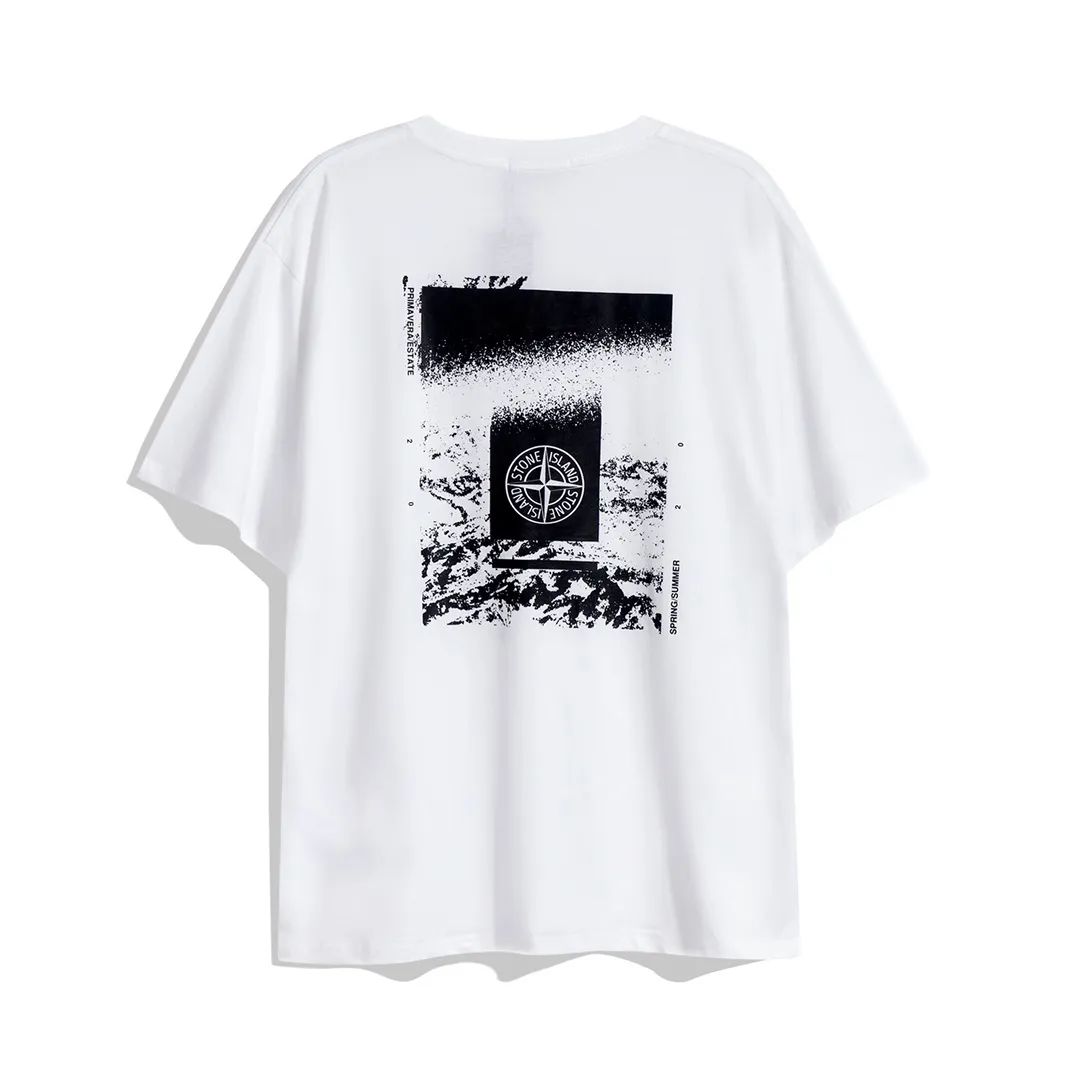 W613#P110💰 [Stone lsland/Stone Island summer new short-sleeved T-shirt with stone ruins print on the back] ⚠️[Original creation, high control of details] Made of 260g combed cotton 32-count double yarn - Simple and basic versatile style, original quality, the first choice for couples. - Made in a large factory, four needles and five threads on the shoulder, neatly routed, high quality workmanship. - Same style for men and women, very versatile, one piece for each hand, the details are clearly visible. Color: Black White Size: M L
